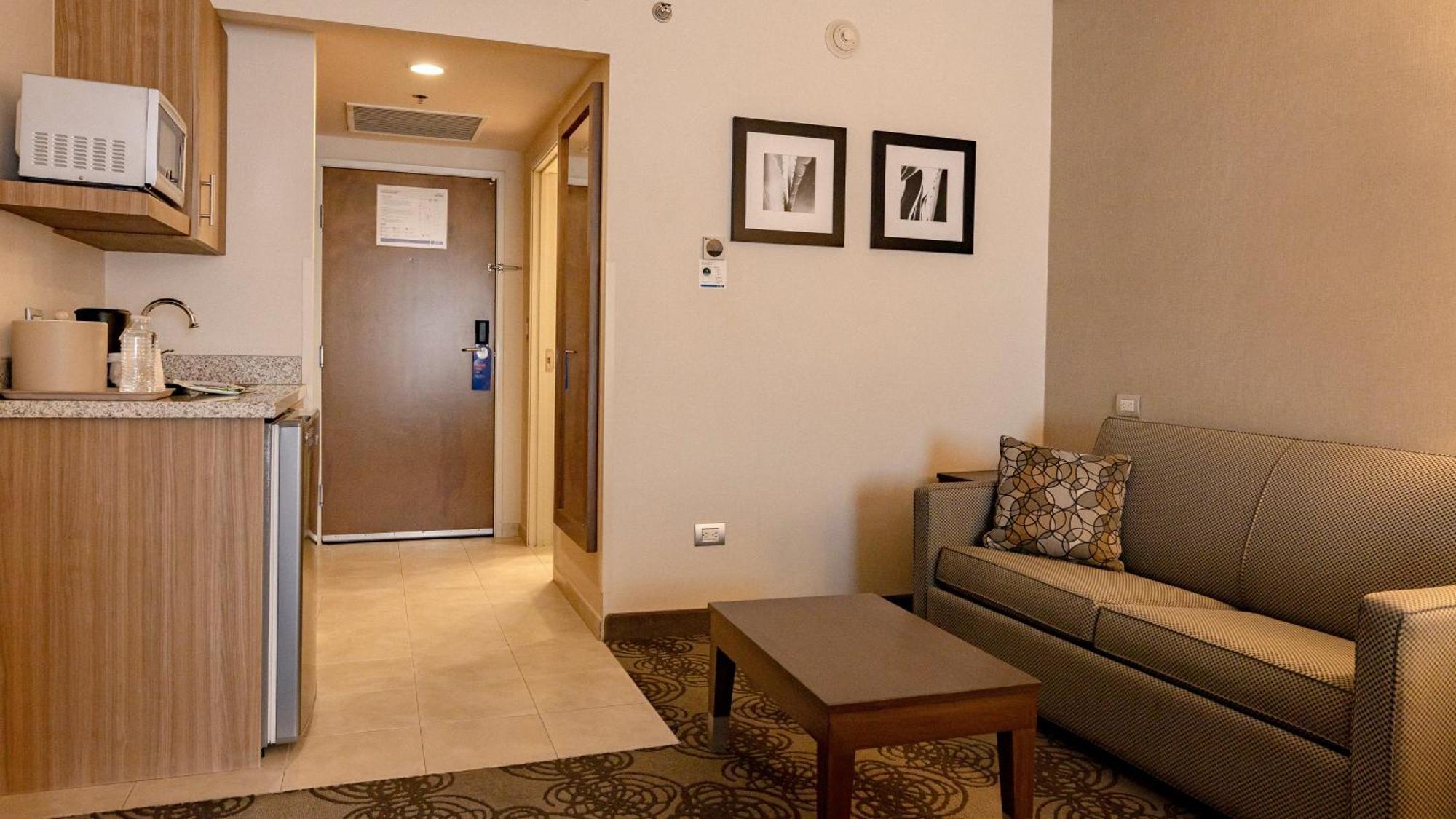 Holiday Inn Express & Suites Chihuahua Juventud By Ihg Bagian luar foto