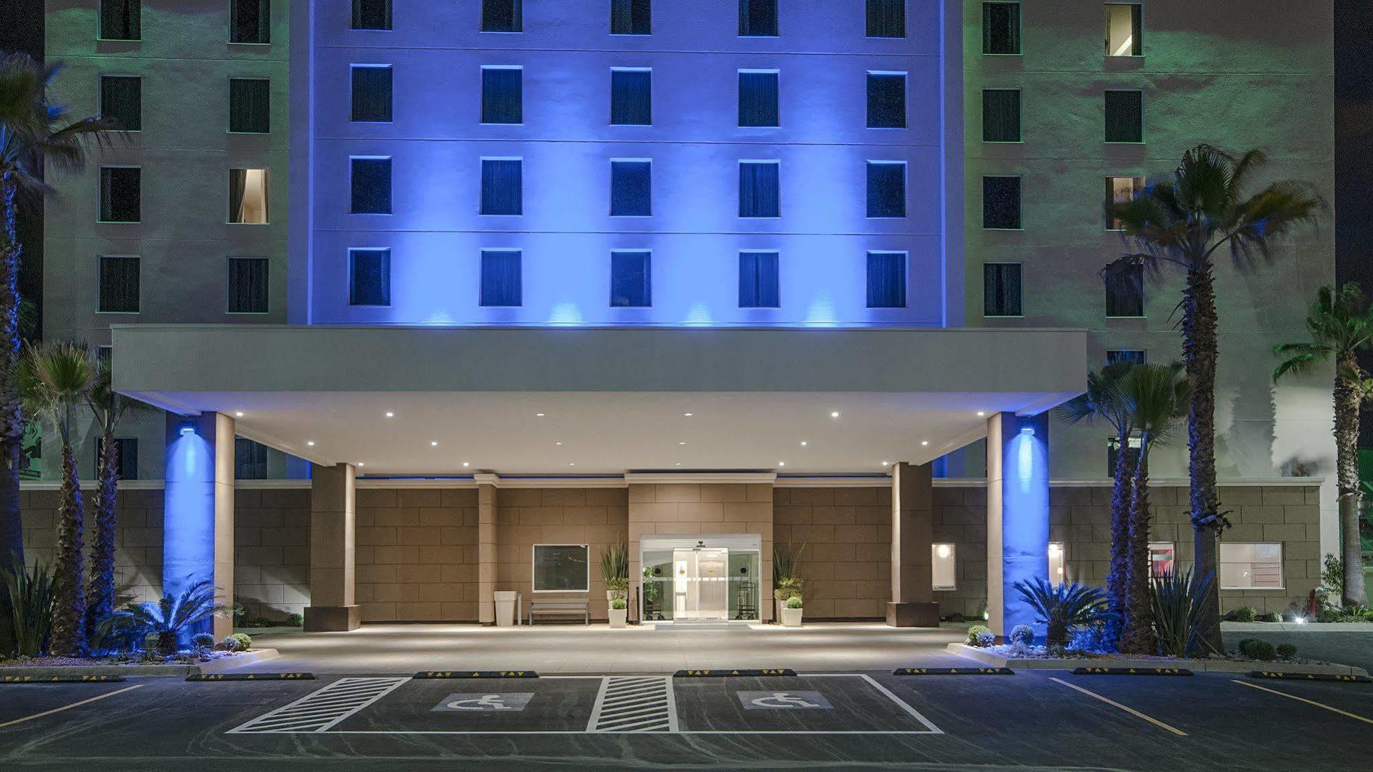 Holiday Inn Express & Suites Chihuahua Juventud By Ihg Bagian luar foto
