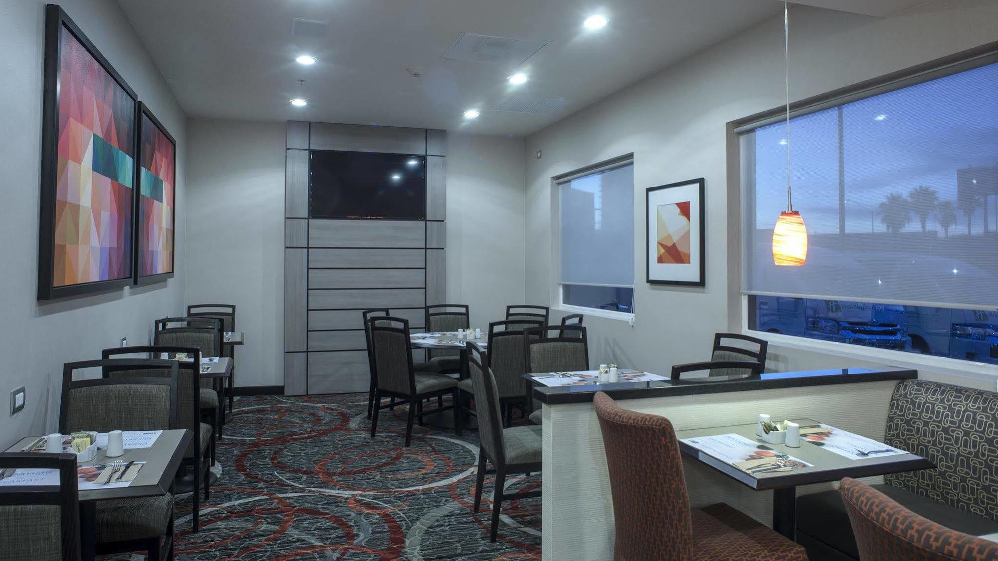 Holiday Inn Express & Suites Chihuahua Juventud By Ihg Bagian luar foto